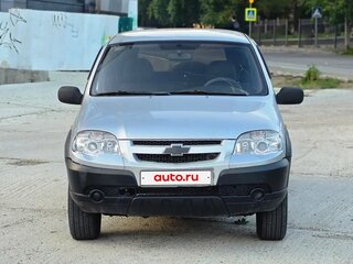 2011 Chevrolet Niva I Рестайлинг, серебристый, 320000 рублей, вид 4