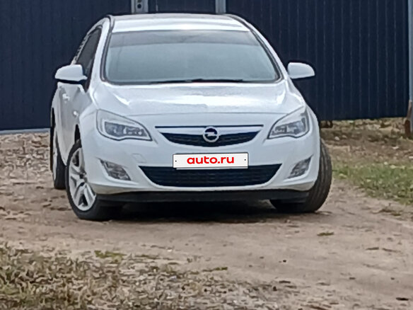 2012 Opel Astra J Рестайлинг, белый - вид 2