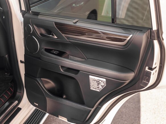 2018 Lexus LX 450d III Рестайлинг 2, белый, 8600000 рублей - вид 18