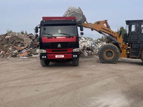 2007 Sinotruk Howo A5, красный, 1400000 рублей, вид 2