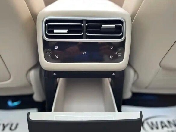 2024 Li Auto (Lixiang) L7 52.3 kWh I Рестайлинг, чёрный, 6700070 рублей - вид 10