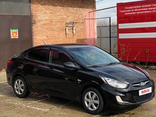 2012 Hyundai Solaris I, чёрный, 700000 рублей, вид 2