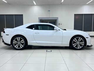 2013 Chevrolet Camaro V Рестайлинг, белый, 1800000 рублей, вид 5