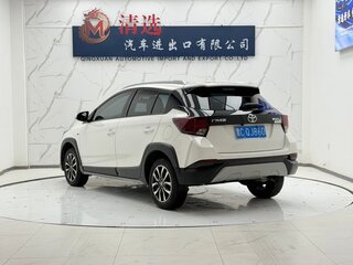 2021 Toyota Yaris IV, белый, 1301690 рублей, вид 4