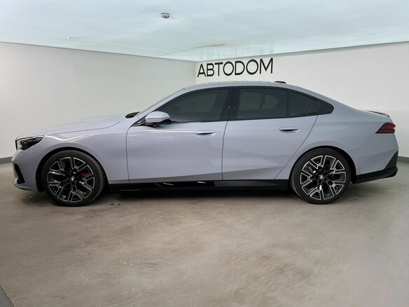 2025 BMW 5 серии 530i xDrive VIII (G60/G61/G68), серый - вид 5