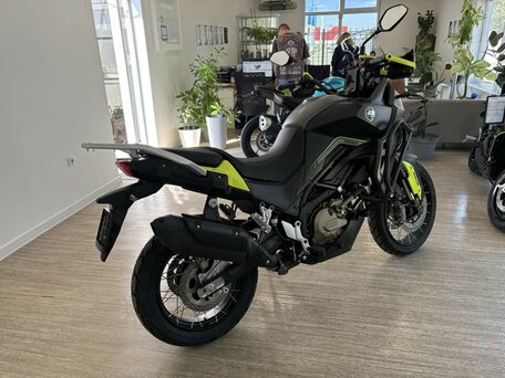 2026 QJMotor SVT 650 X, зелёный, 729000 рублей, вид 4