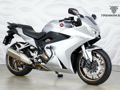 2017 Honda VFR 800, серебристый, 799000 рублей, вид 5