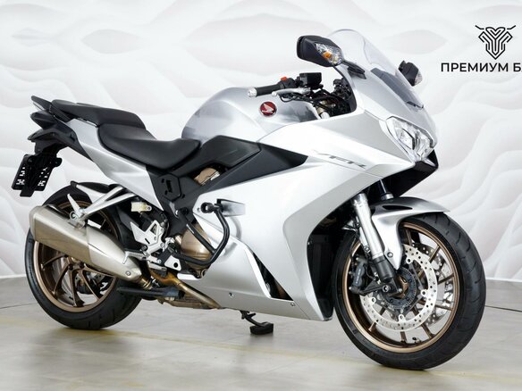 2017 Honda VFR 800, серебристый, 799000 рублей - вид 4
