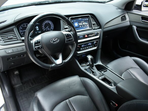 2018 Hyundai Sonata VII (LF) Рестайлинг, белый, 1720000 рублей - вид 17