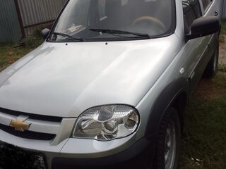 2012 Chevrolet Niva I Рестайлинг, серебристый, 390000 рублей, вид 2