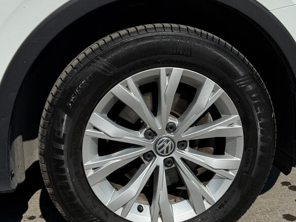 2017 Volkswagen Tiguan II, белый - вид 17