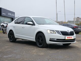 2020 Skoda Octavia III (A7) Рестайлинг, белый, 1480000 рублей, вид 3