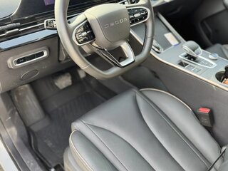 2024 Omoda C5 I Рестайлинг, белый, 1990000 рублей, вид 5