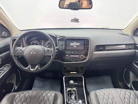 2022 Mitsubishi Outlander III Рестайлинг 3, чёрный, 2140000 рублей - вид 15