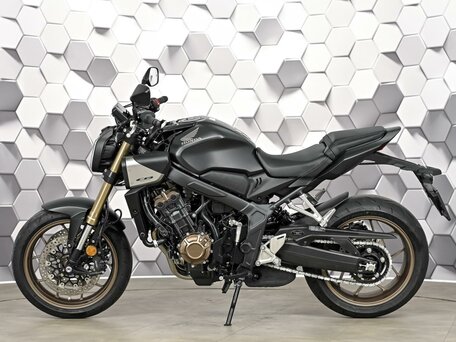 2025 Honda CB 650R, чёрный, 1277000 рублей, вид 4