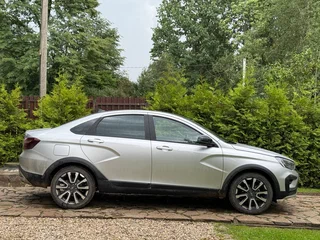 2025 Lada (ВАЗ) Vesta Cross I Рестайлинг (NG), серебристый, 1827555 рублей, вид 3