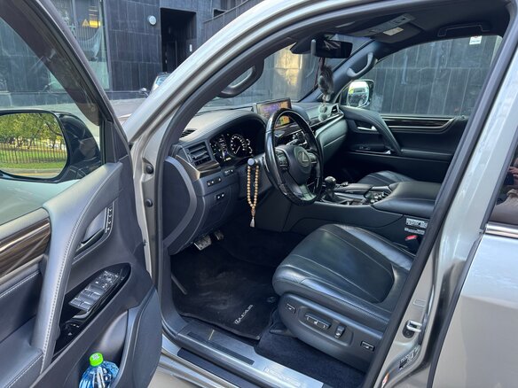 2018 Lexus LX 450d III Рестайлинг 2, серый, 7000000 рублей - вид 6