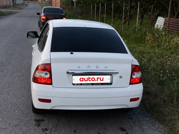 2010 Lada (ВАЗ) Priora I, белый, 235000 рублей - вид 2