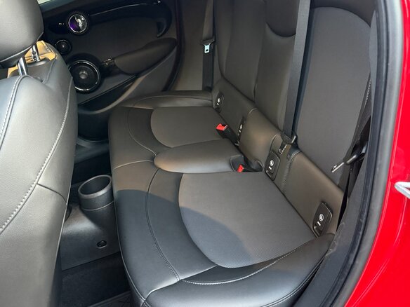 2020 Mini Hatch Cooper S III (F55/F56) Рестайлинг, красный - вид 14