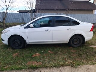 2009 Ford Focus II Рестайлинг, белый, 450000 рублей, вид 3