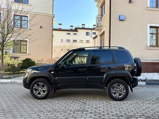 2023 Lada (ВАЗ) Niva Travel I, чёрный, 1285000 рублей, вид 3