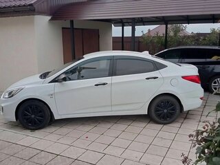 2012 Hyundai Solaris I, белый, 850000 рублей, вид 2