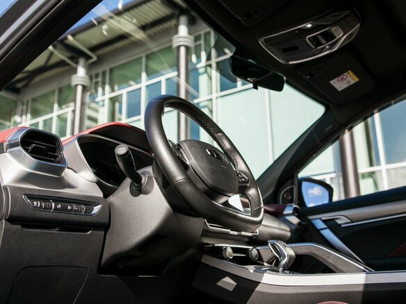 2022 Geely Coolray I, серый, 1700000 рублей - вид 16