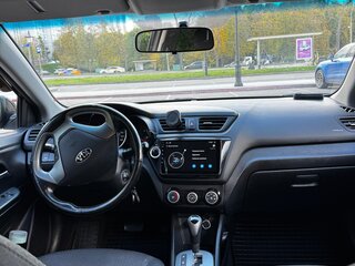 2015 Kia Rio III Рестайлинг, чёрный, 1300000 рублей, вид 5
