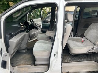2001 Nissan Serena II (C24), белый, 430000 рублей, вид 5