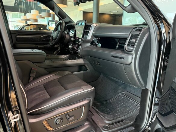 2026 Ram 1500 Crew Cab eTorque V Рестайлинг, чёрный - вид 17