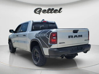 2026 Ram 1500 Crew Cab eTorque V Рестайлинг, серебристый, 6507788 рублей, вид 3