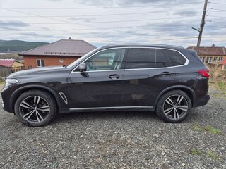 2019 BMW X5 30d IV (G05/G18), чёрный, 6300000 рублей, вид 4