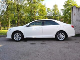2013 Toyota Camry VII (XV50), белый, 2490000 рублей, вид 1