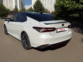 2021 Toyota Camry VIII (XV70) Рестайлинг, белый, 3200000 рублей, вид 5