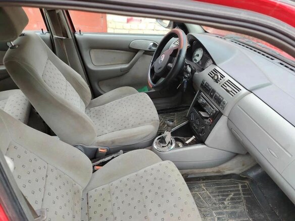 2005 Volkswagen Pointer, красный, 130000 рублей - вид 4