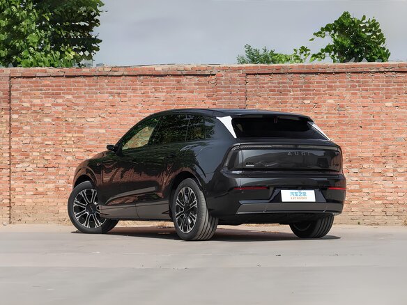 2026 Audi E7X, чёрный, 7399900 рублей - вид 4