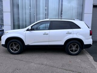 2017 Kia Sorento II Рестайлинг, белый, 2150000 рублей, вид 4