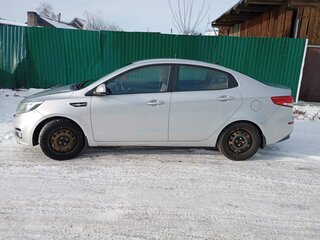 2015 Kia Rio 6-speed III, серебристый, 1050000 рублей, вид 3