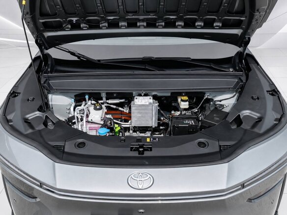 2026 Toyota bZ3X 58.3 kWh, серый, 2729512 рублей - вид 7
