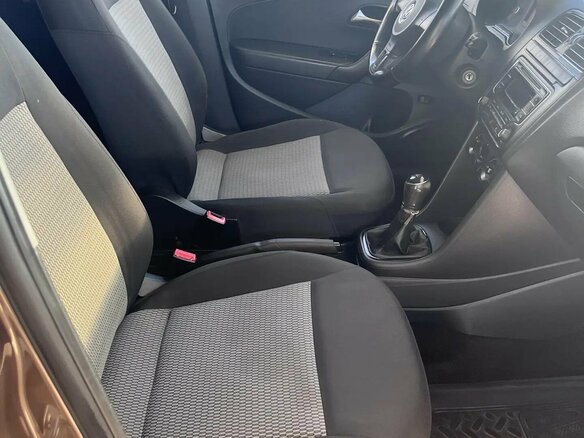 2014 Volkswagen Polo V, коричневый - вид 15