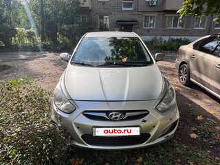 2013 Hyundai Solaris I, серебристый, 600000 рублей, вид 3