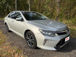 2017 Toyota Camry VII (XV50) Рестайлинг 2, серебристый, 2150000 рублей, вид 3