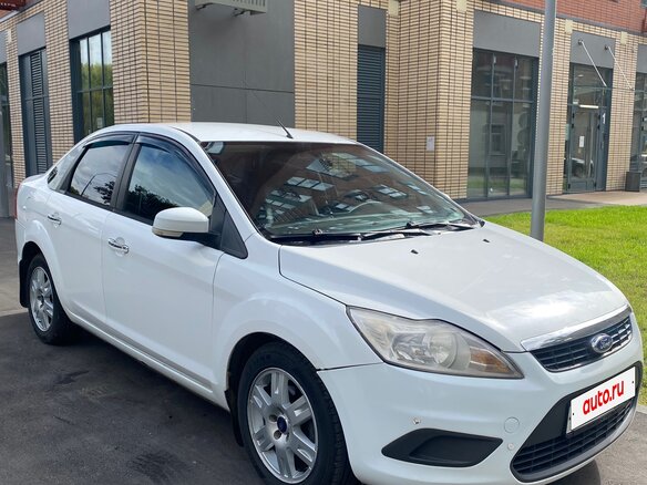2010 Ford Focus II Рестайлинг, белый, 650000 рублей - вид 2