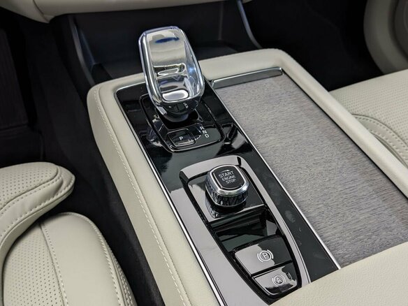 2026 Volvo XC90 B5 II Рестайлинг 2, серый, 10600000 рублей - вид 23