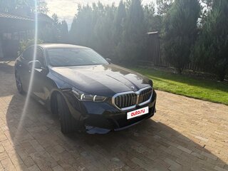 2026 BMW 5 серии 530i xDrive VIII (G60/G61/G68), синий, 9200000 рублей, вид 2