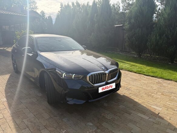 2026 BMW 5 серии 530i xDrive VIII (G60/G61/G68), синий, 9200000 рублей - вид 1