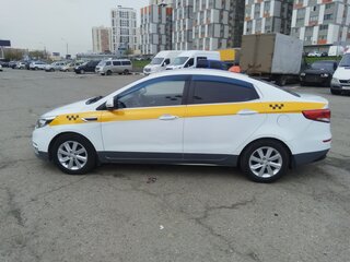 2016 Kia Rio III Рестайлинг, белый, 780000 рублей, вид 4