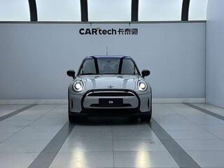 2023 Mini Hatch Cooper III (F55/F56) Рестайлинг 2, белый, 1850000 рублей, вид 4