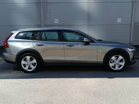 2020 Volvo V60 Cross Country II, серый, 3269000 рублей, вид 5