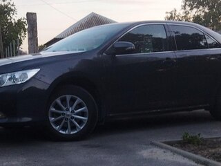 2013 Toyota Camry VII (XV50), серый, 1900000 рублей, вид 3